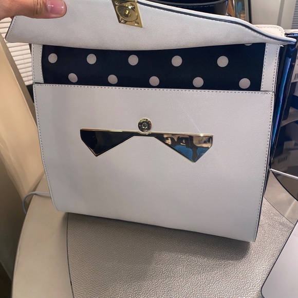 Leather Anne Klein Tote White and Black with Patent Leather Sides and trim - Picture 6 of 6